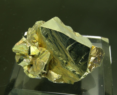 Cristal de Calcopirita. Fabre minerals. fabreminerals.com